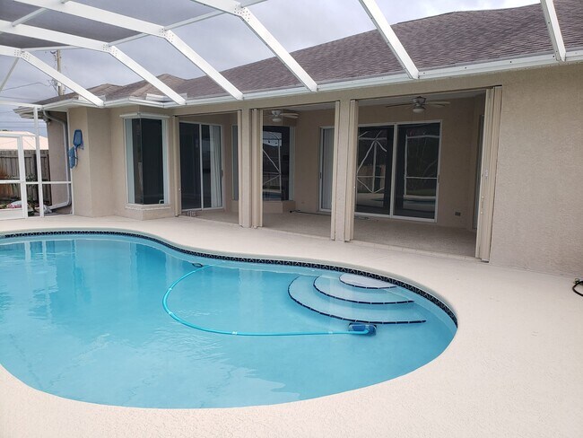 Foto del edificio - 158 SW S Danville Cir