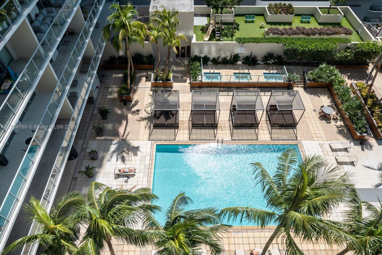 Foto principal - 3470 E Coast Ave