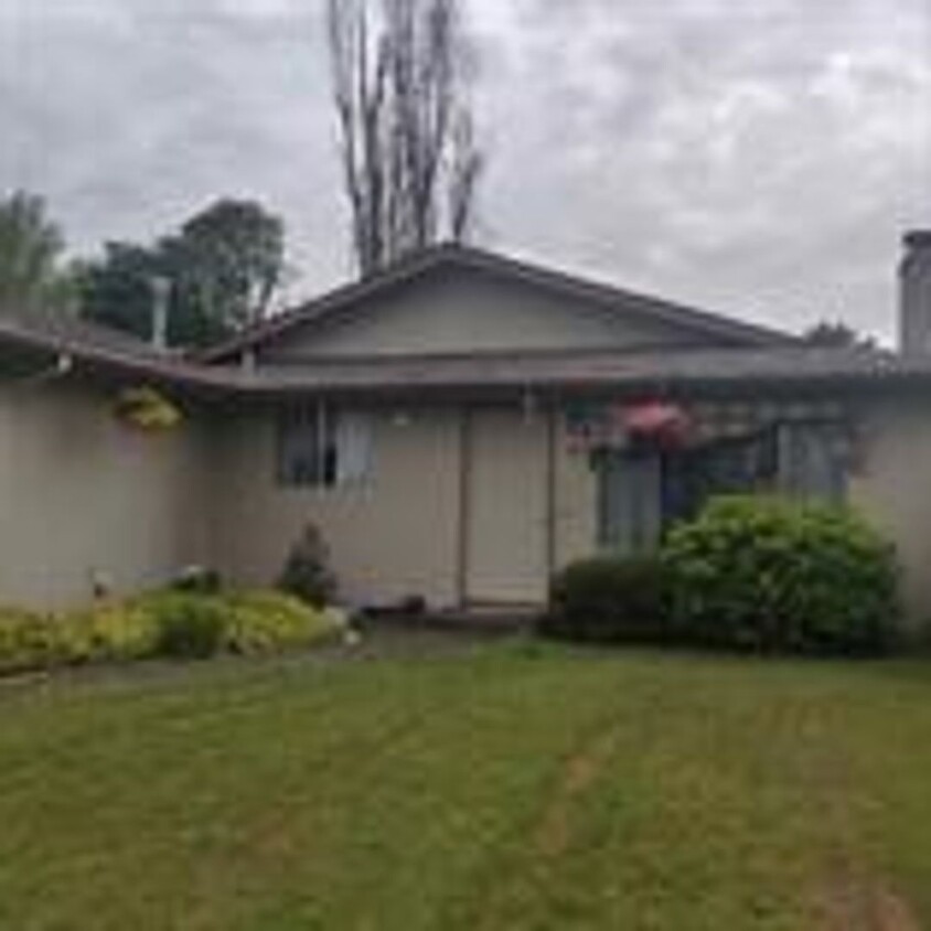 Primary Photo - 3 BEDROOM 2 BATH SINGLE LEVEL HOUSE LOCATE...