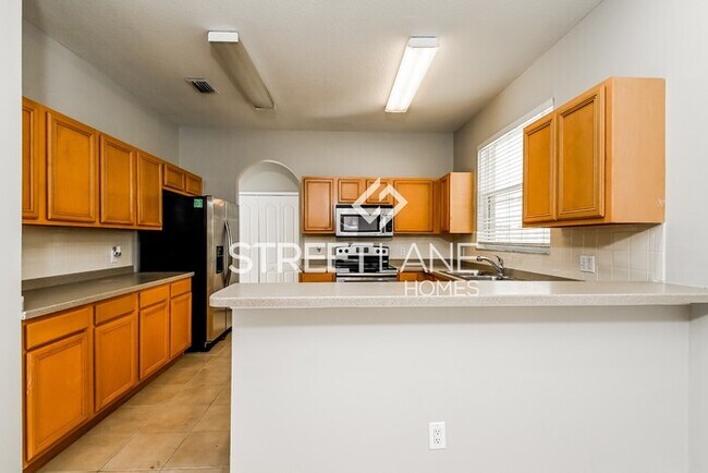 Building Photo - Charming 4 bedroom pool home in Riverview!
