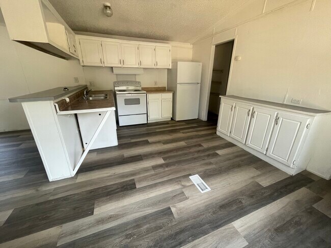 Building Photo - 110 Bella Holw