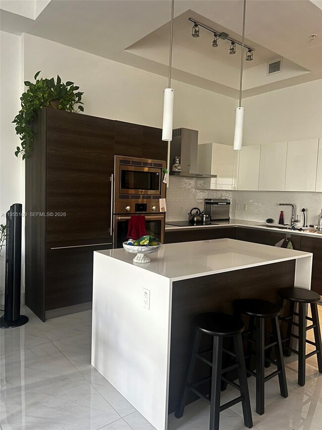 Building Photo - 301 Altara Ave