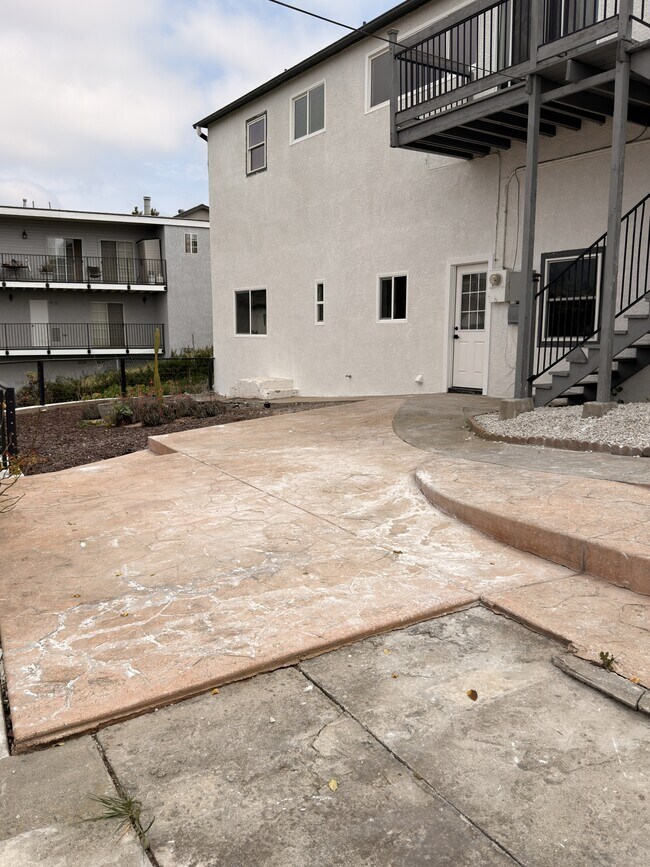 Building Photo - 5536 Encina Dr