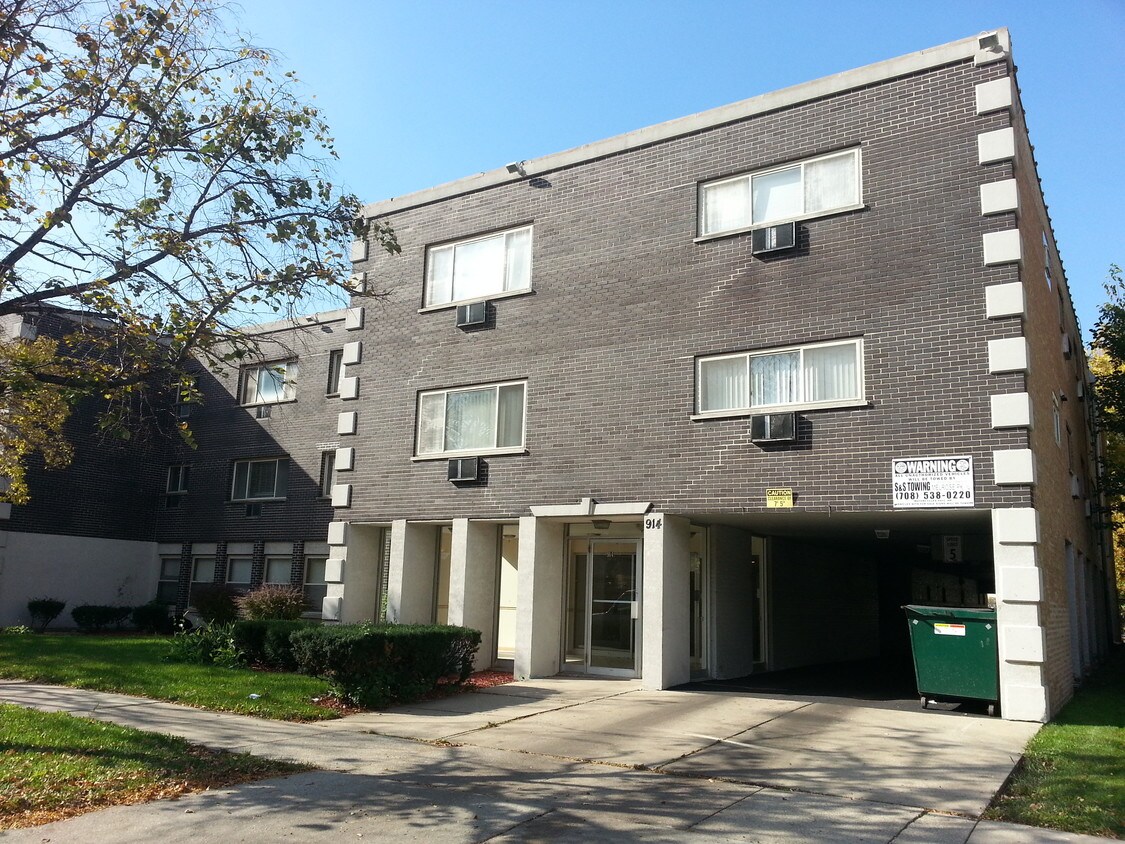 Primary Photo - 914 N Austin Blvd