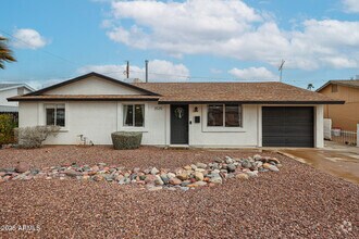 Building Photo - 3520 E Ludlow Dr