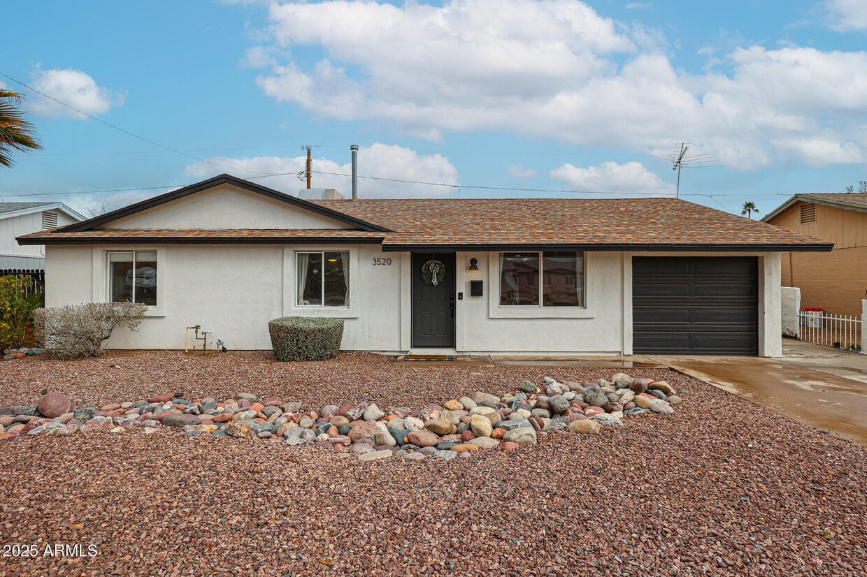 Primary Photo - 3520 E Ludlow Dr