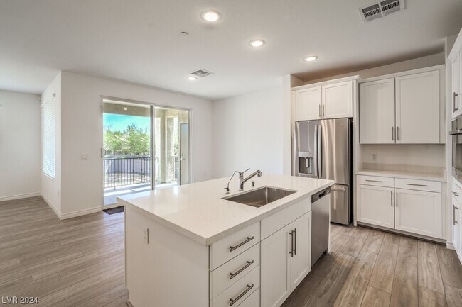 Foto del edificio - 2555 Hampton Rd