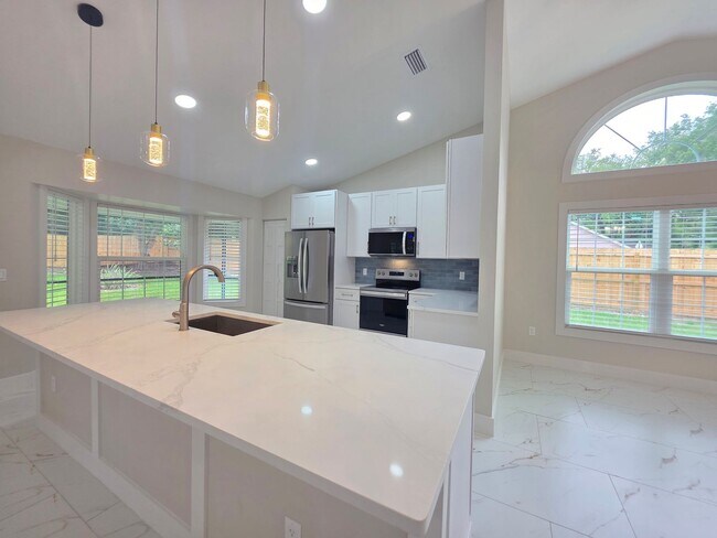 Foto del edificio - FOR RENT pool home, 3 bed 2 bath in The Quarries
