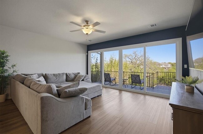 Building Photo - 904 View Dr