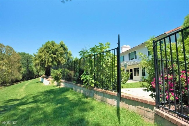 Building Photo - 4 br, 3 bath House - 6345 Daylight Dr