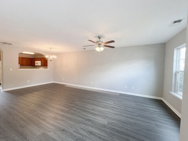 Building Photo - 2 bedroom 2.5 bath townhome in Spring Lakes