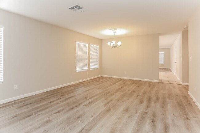 Foto del edificio - 8024 Roundup Ridge St