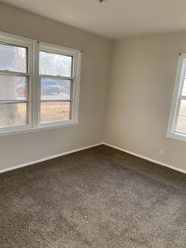 Building Photo - 3401 SE Ohio Ave