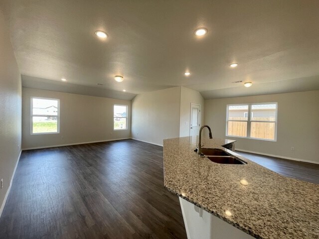 Foto del edificio - 1620 Eveningshade Ln