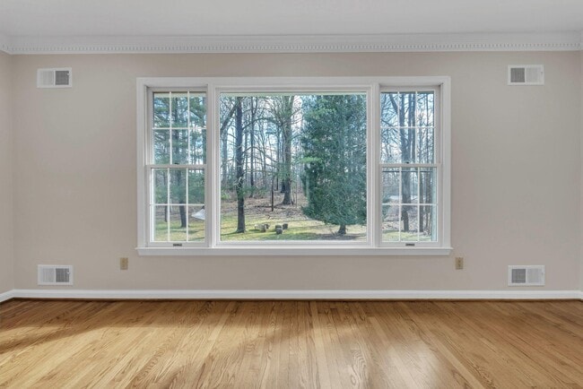 Foto del edificio - 8616 Chateau Dr