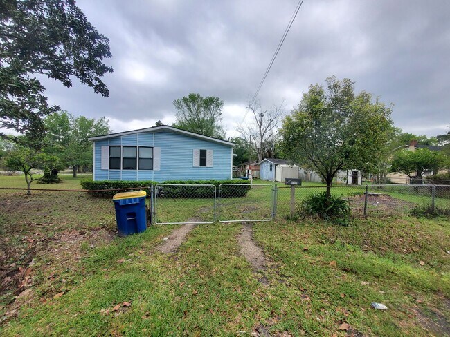 Foto del edificio - Beautiful Fully Remodeled Home with Large Yard and Primary Suite Bath