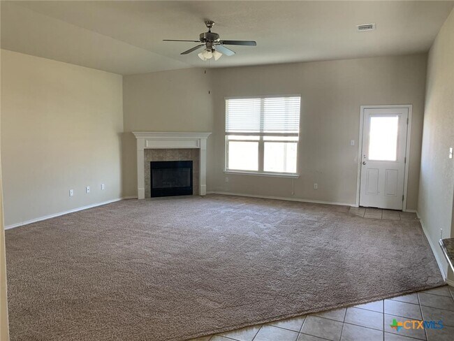 Foto del edificio - 1218 Iron Glen Dr