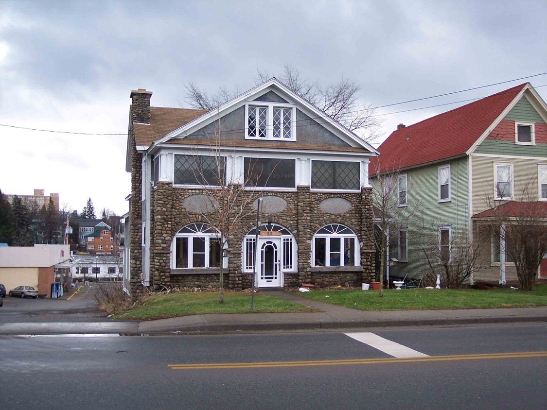 Foto del edificio - 52 Bloomingdale Ave