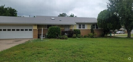 Building Photo - 2731 N Pershing Ct