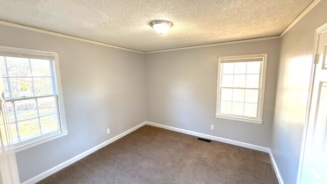 Building Photo - 1937 N Graham St