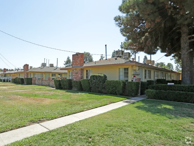 College Apartments Fresno Ca Building Photo College Apartments