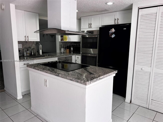 Foto del edificio - 2410 NE 10th St