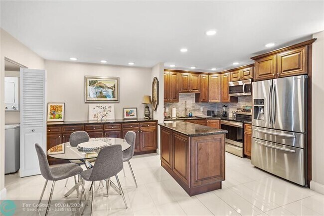 Building Photo - 180 Cypress Club Dr