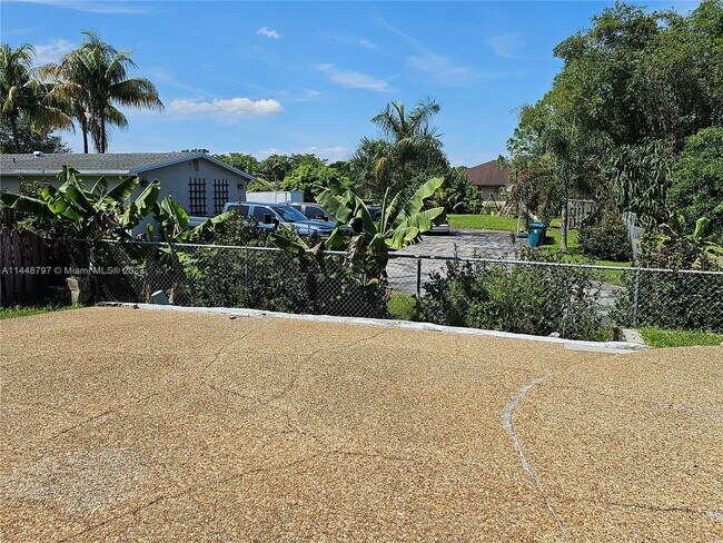 Building Photo - 10131 SW 50th Ct