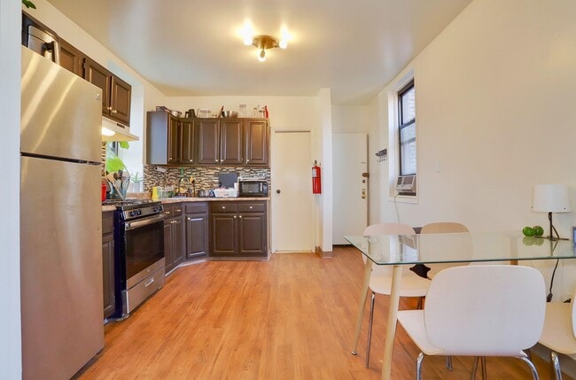 Building Photo - 202 Hudson St