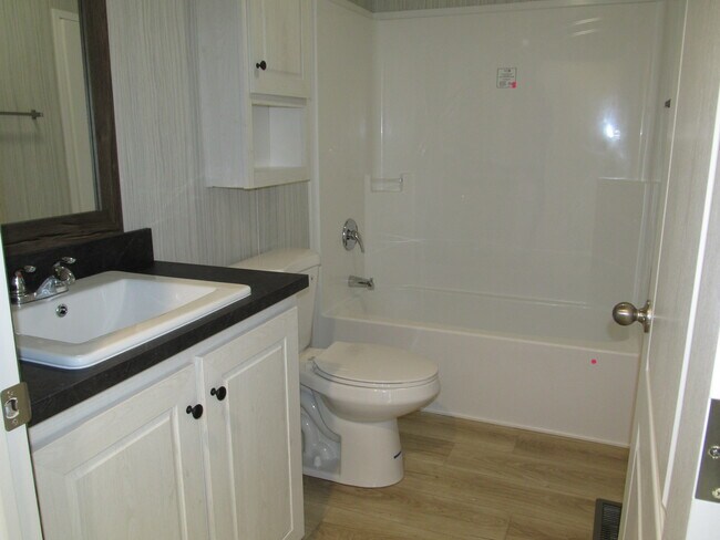 Foto del edificio - 10340 Midland Rd