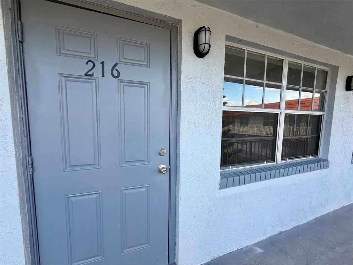 Foto principal - 874 SW 10th Dr