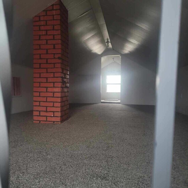 Building Photo - 3 bed 1 bath house
