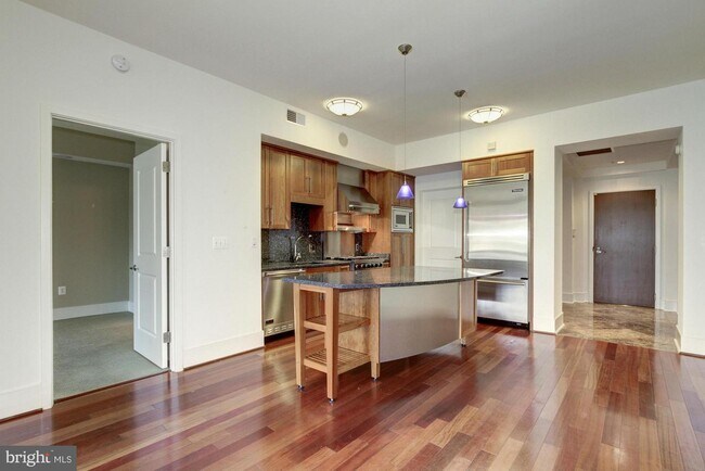 Foto del edificio - 4301 Military Rd NW