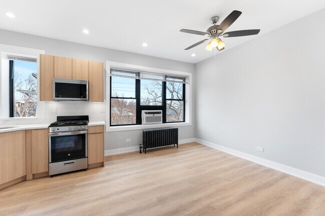 Building Photo - 1546 W Jonquil Terrace