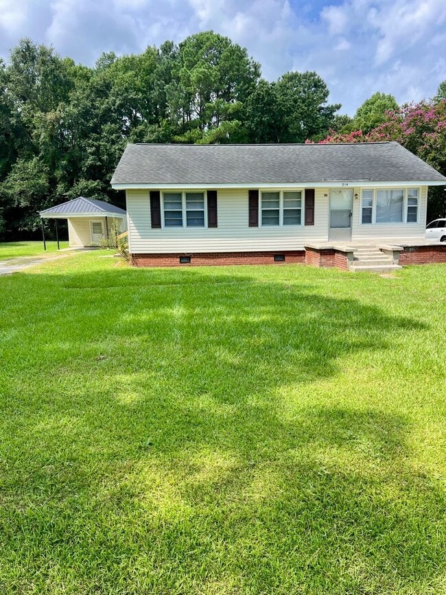Building Photo - 204 Rand Rd