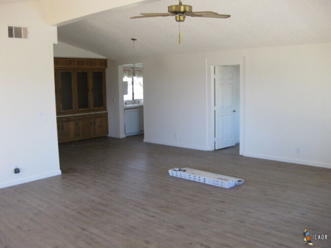 Building Photo - 481 W Aten Rd