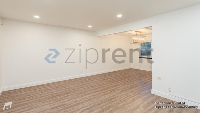 Foto del edificio - 3226 Gardendale Dr