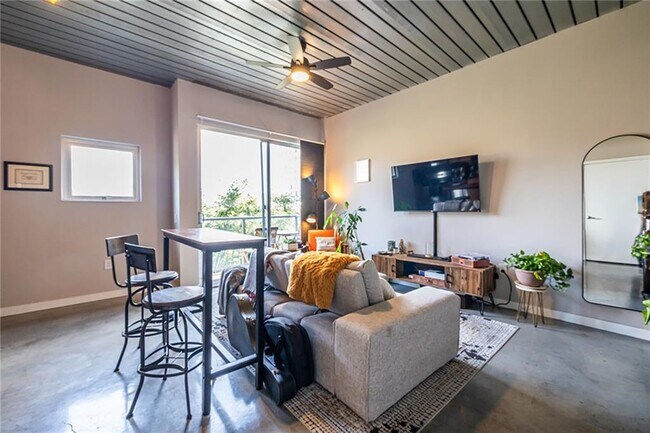 Foto del edificio - 620 Glen Iris Dr NE