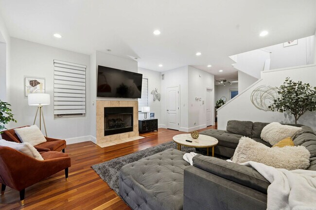 Foto del edificio - 1621 W Beach Ave