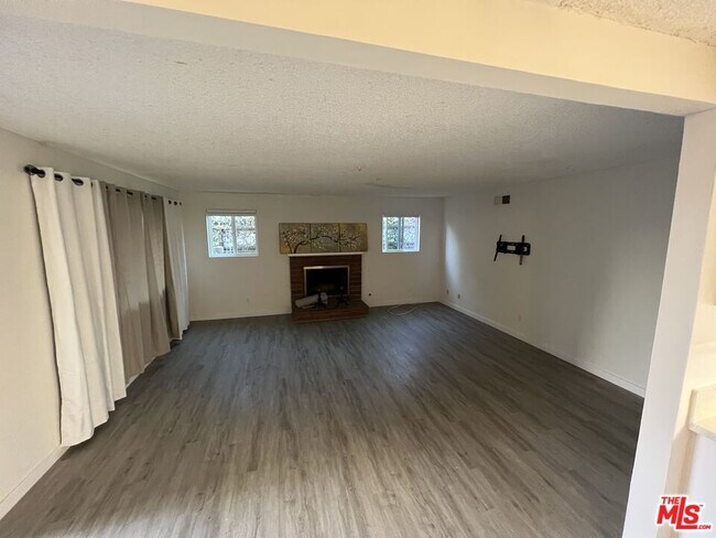 Foto del edificio - 10846 Scoville Ave