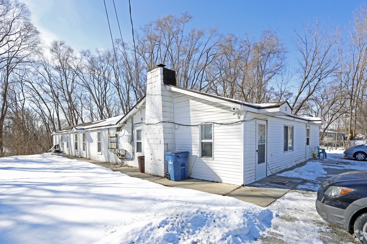 8565 Pontiac Lake Rd, White Lake, MI 48386 Apartments in White Lake