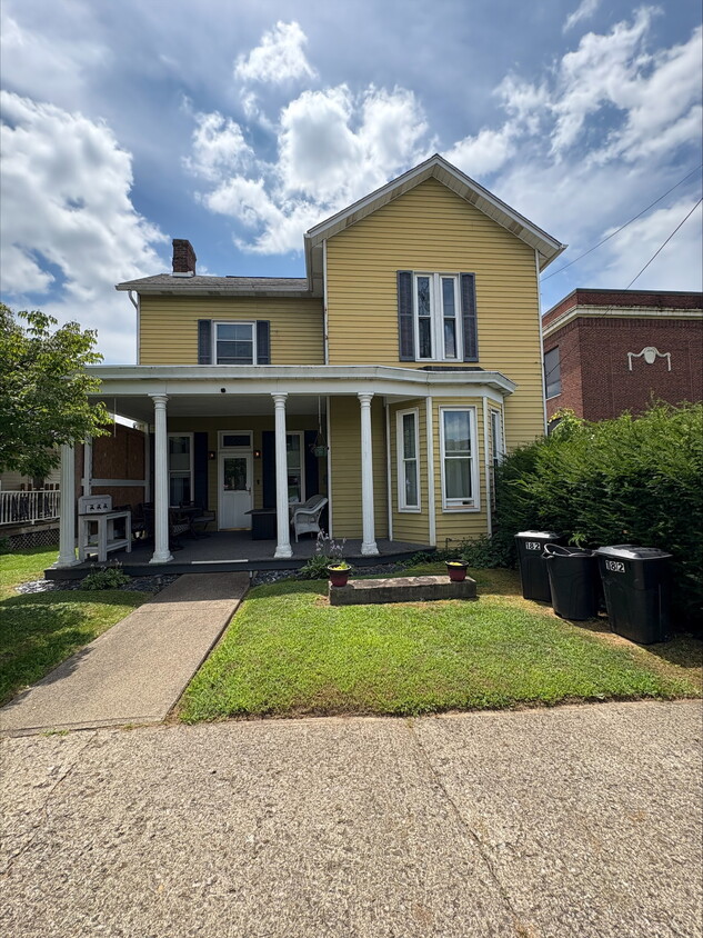 Primary Photo - 158 E Lincoln St
