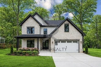Building Photo - 3374 Lee Dr
