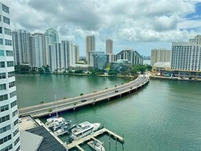 Building Photo - 905 Brickell Bay Dr
