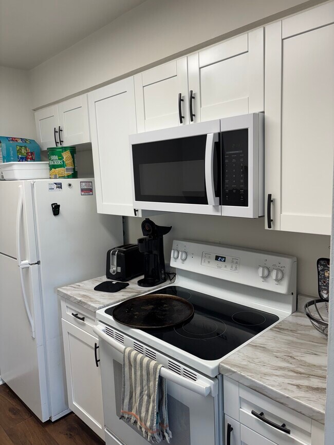 Building Photo - 350 79th Ave N