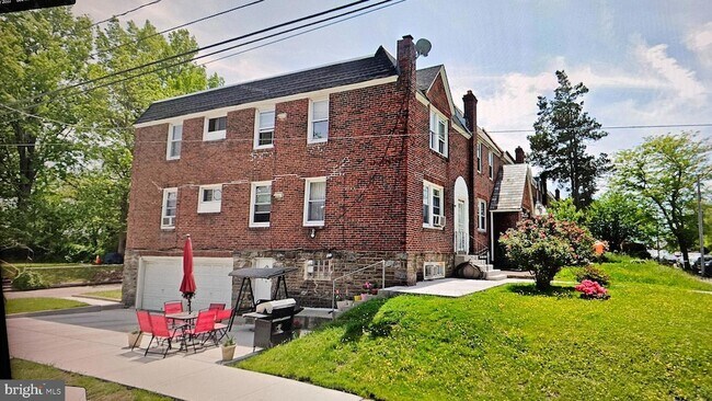 Foto del edificio - 5451 Howland St