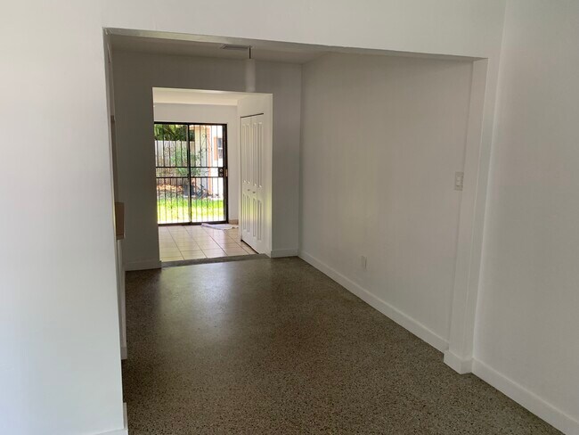 Building Photo - 6100 SW 17th St