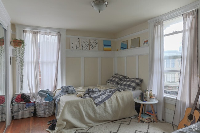 1BR, 1BA - SF n/a - 700 Baker St