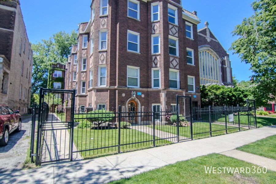 Foto principal - 7608 S Saginaw Ave