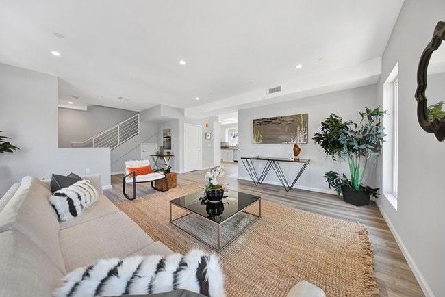 Large living room area. - 366 Burchett St